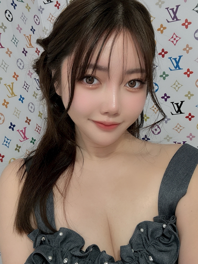 妃 えりな