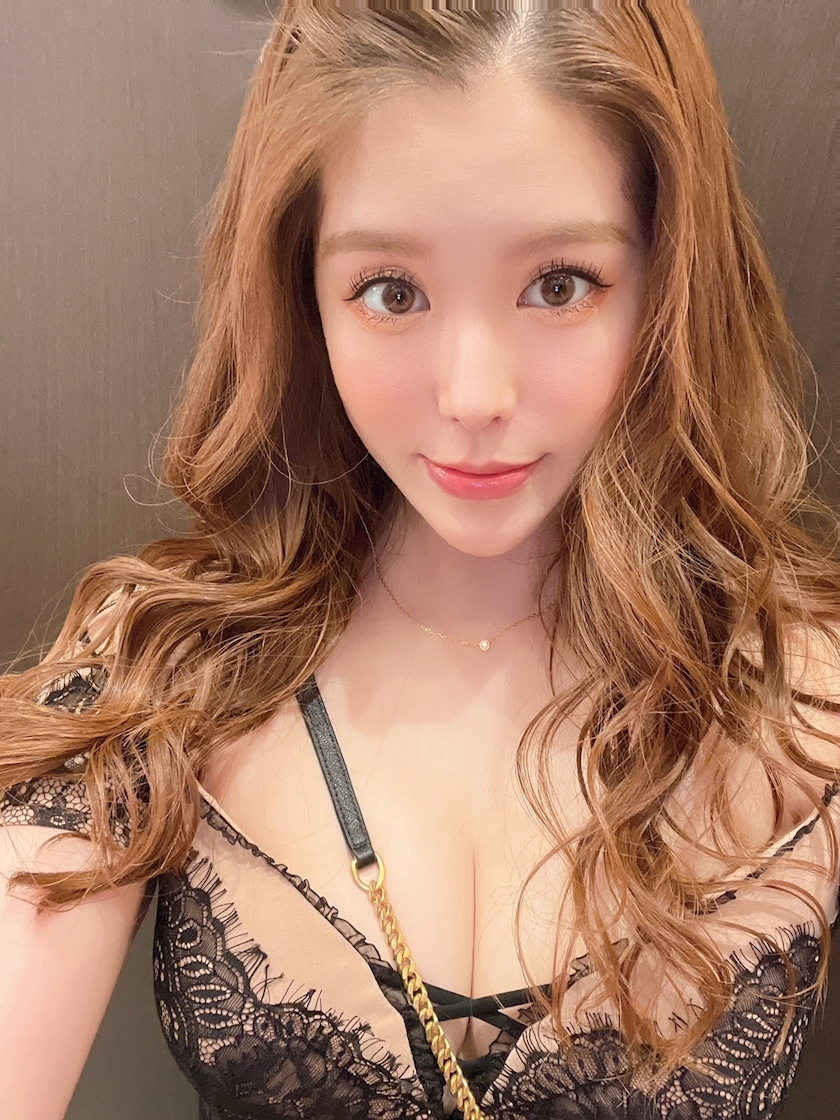 黒輝 りさ