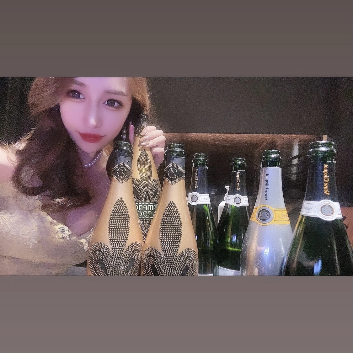由依