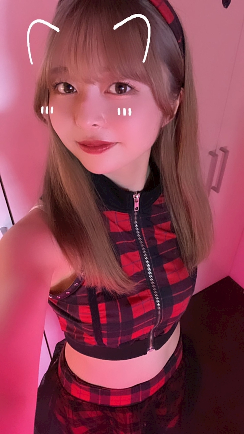 な つ
