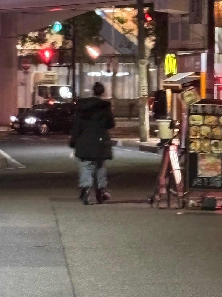 な つ