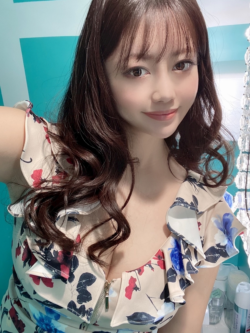 妃 えりな