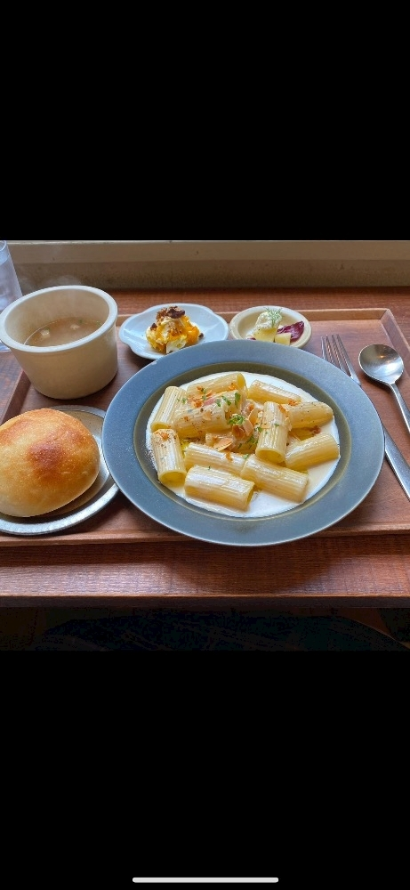 な つ