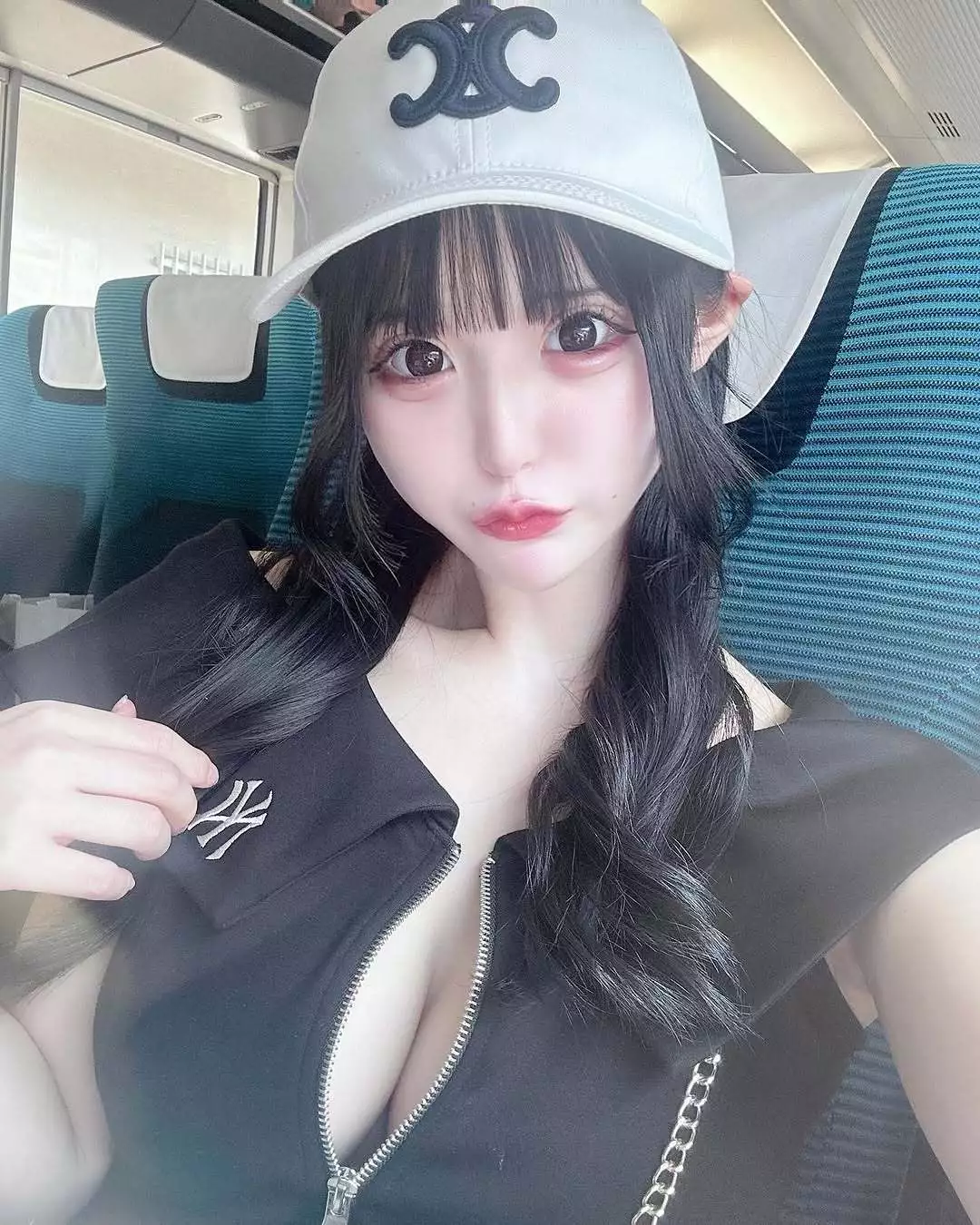 水無月 ゆゆ