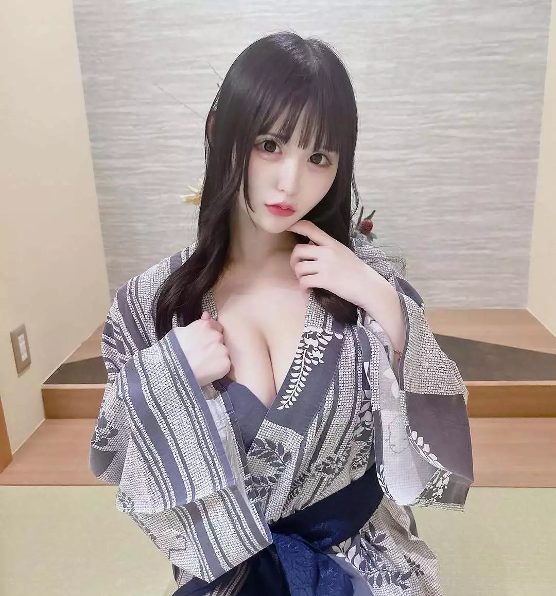 水無月 ゆゆ