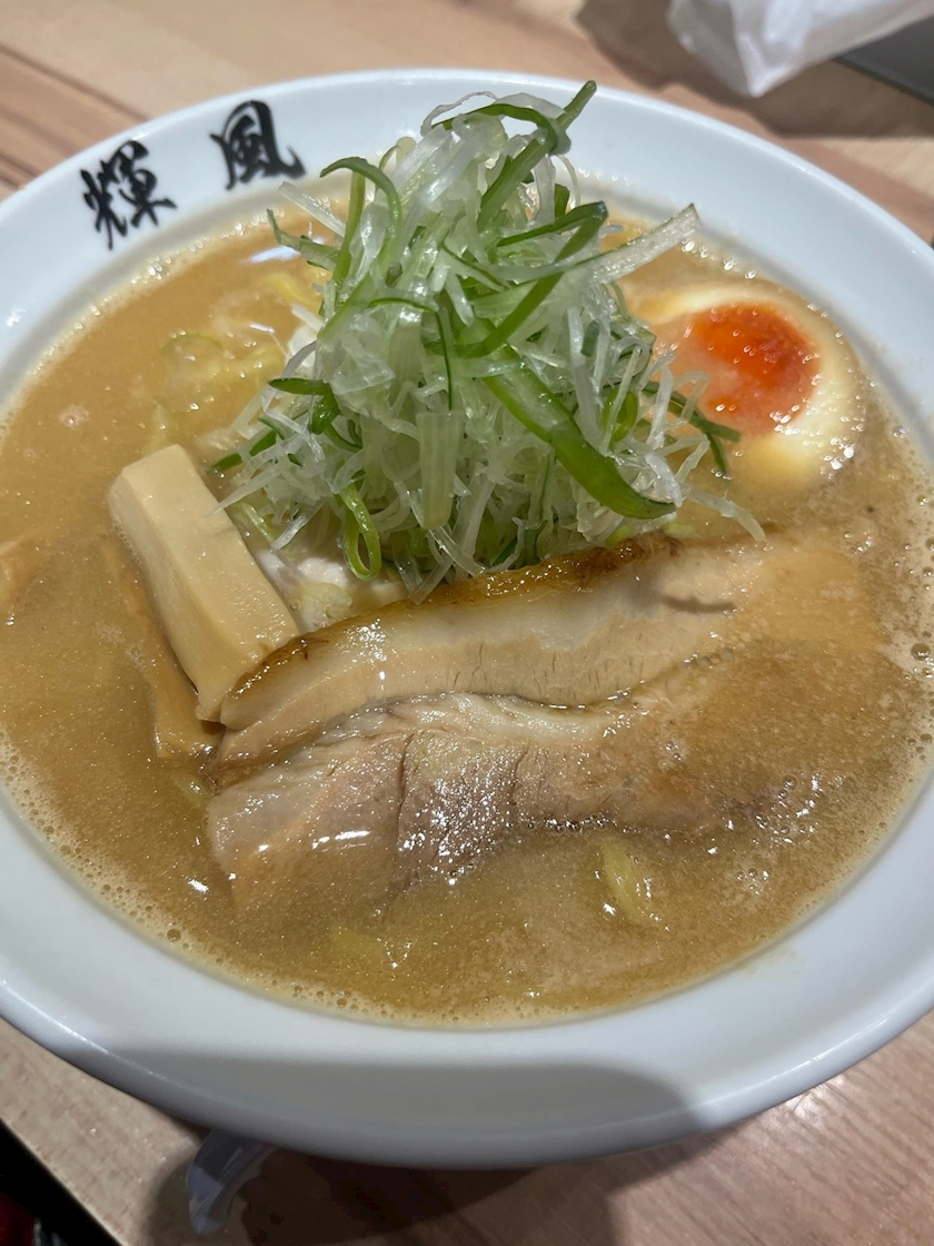 黒輝 りさ