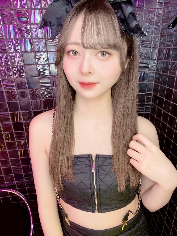 な つ