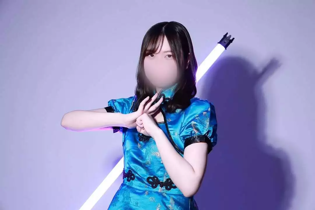 にこ