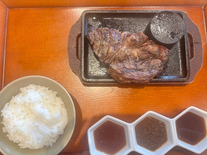 にゃる