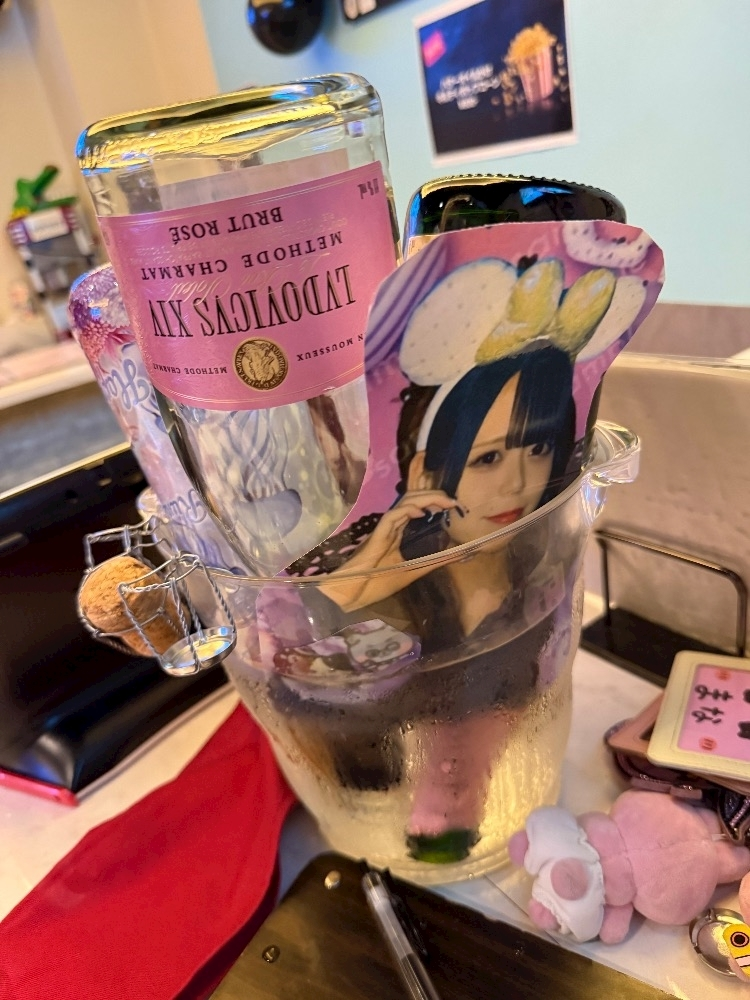 ティラノまな