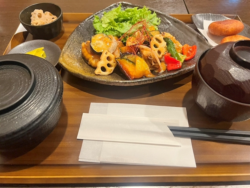 佐野 エマ