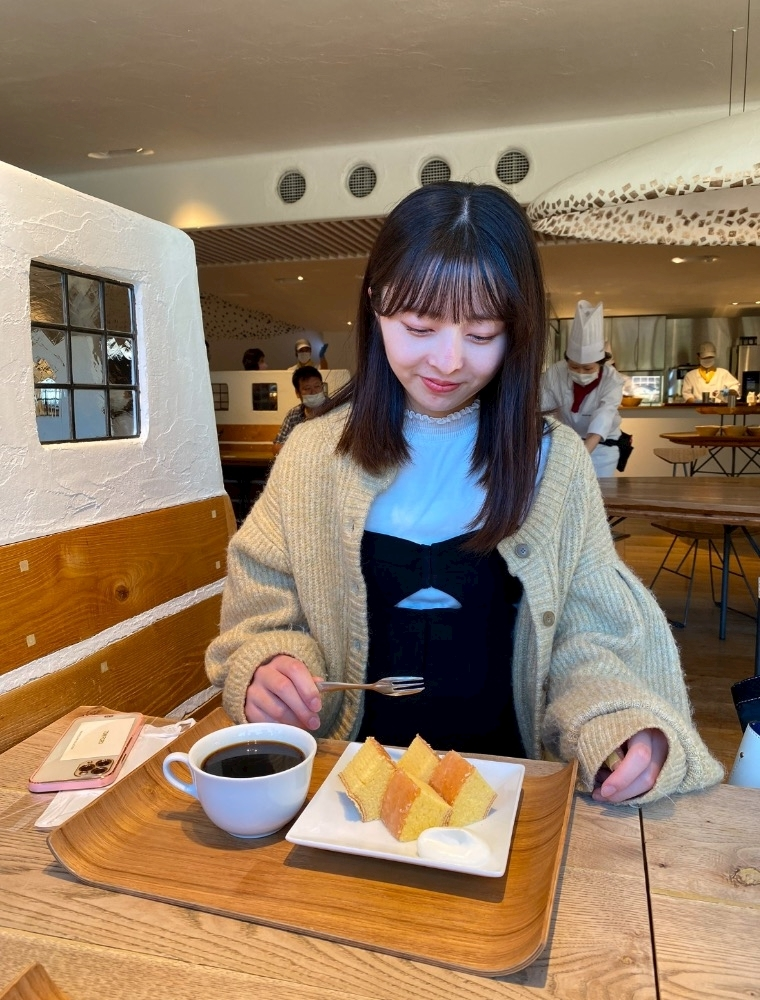 な つ