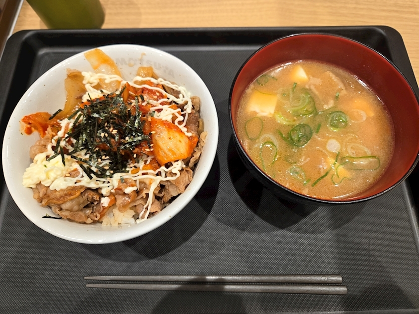 エミ (スタッフ)