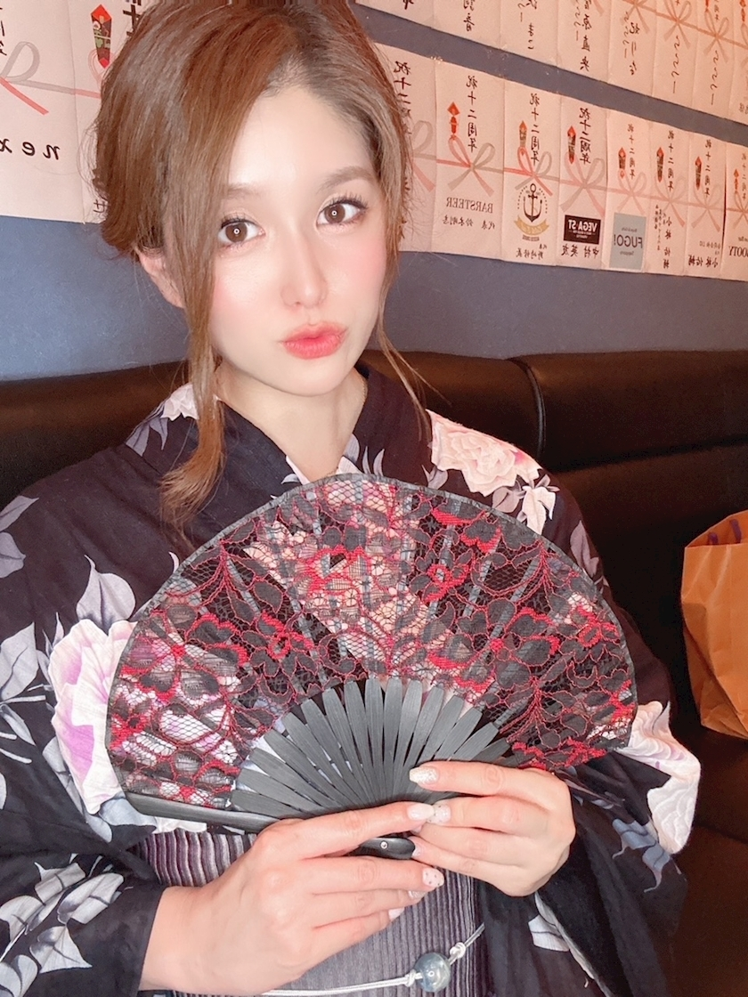 黒輝 りさ