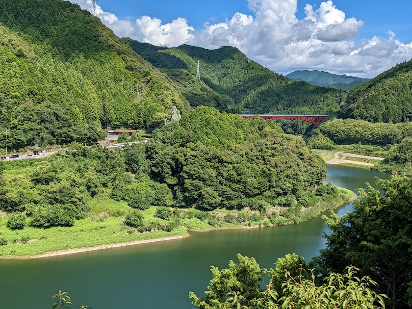涼宮 しずか