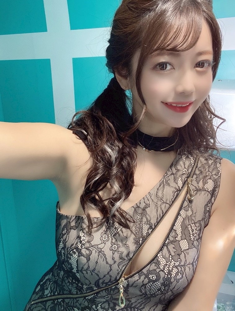 妃 えりな