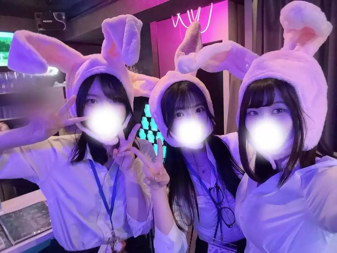 にこ