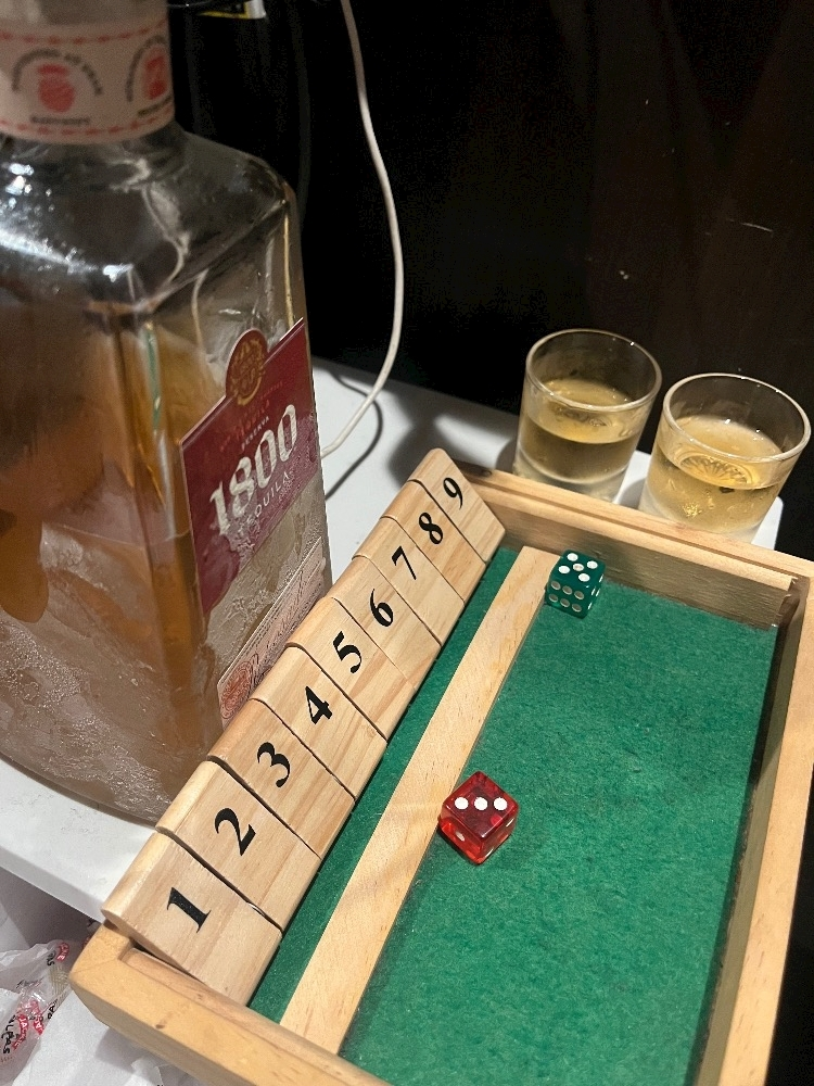 ティラノまな