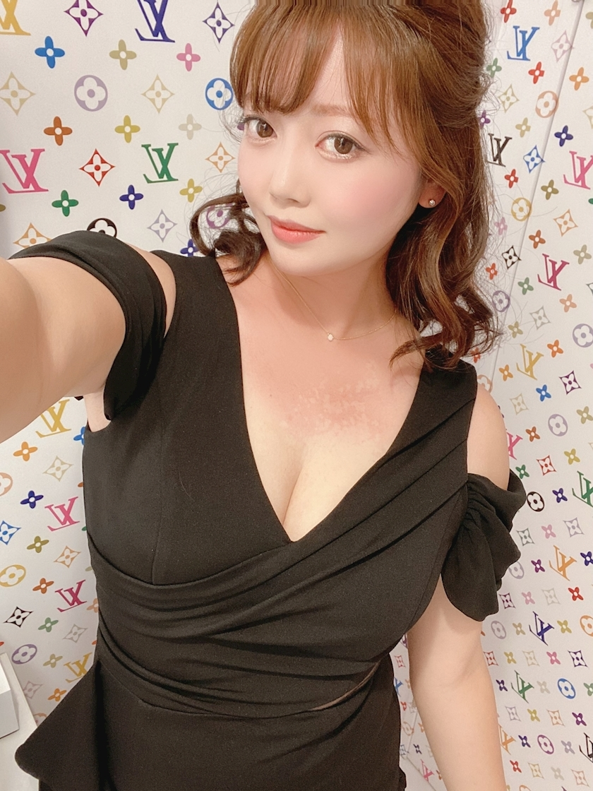 妃 えりな