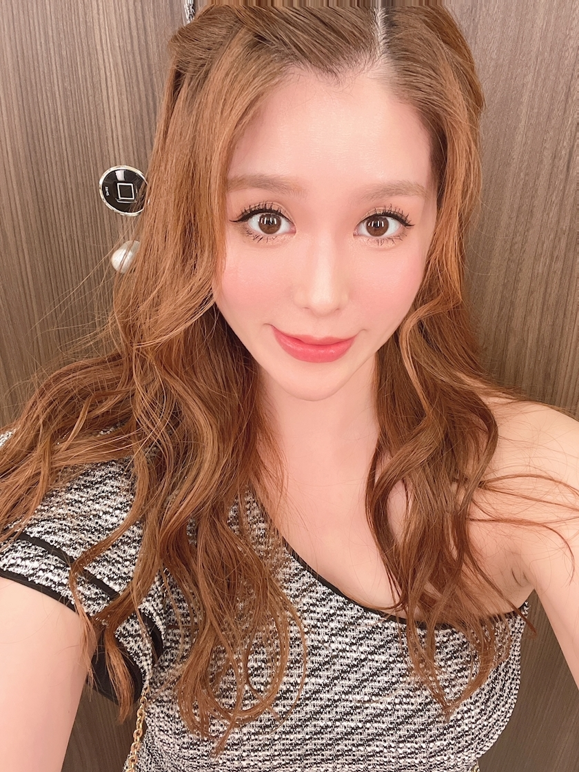 黒輝 りさ