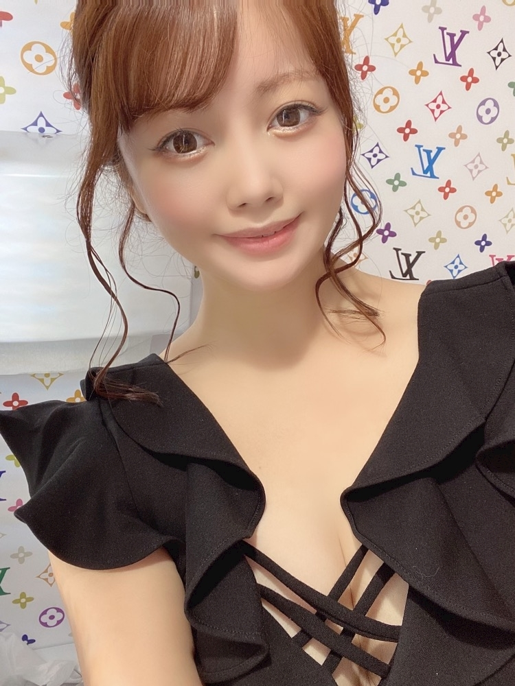 妃 えりな