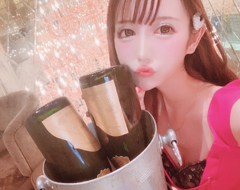 椿 えれな