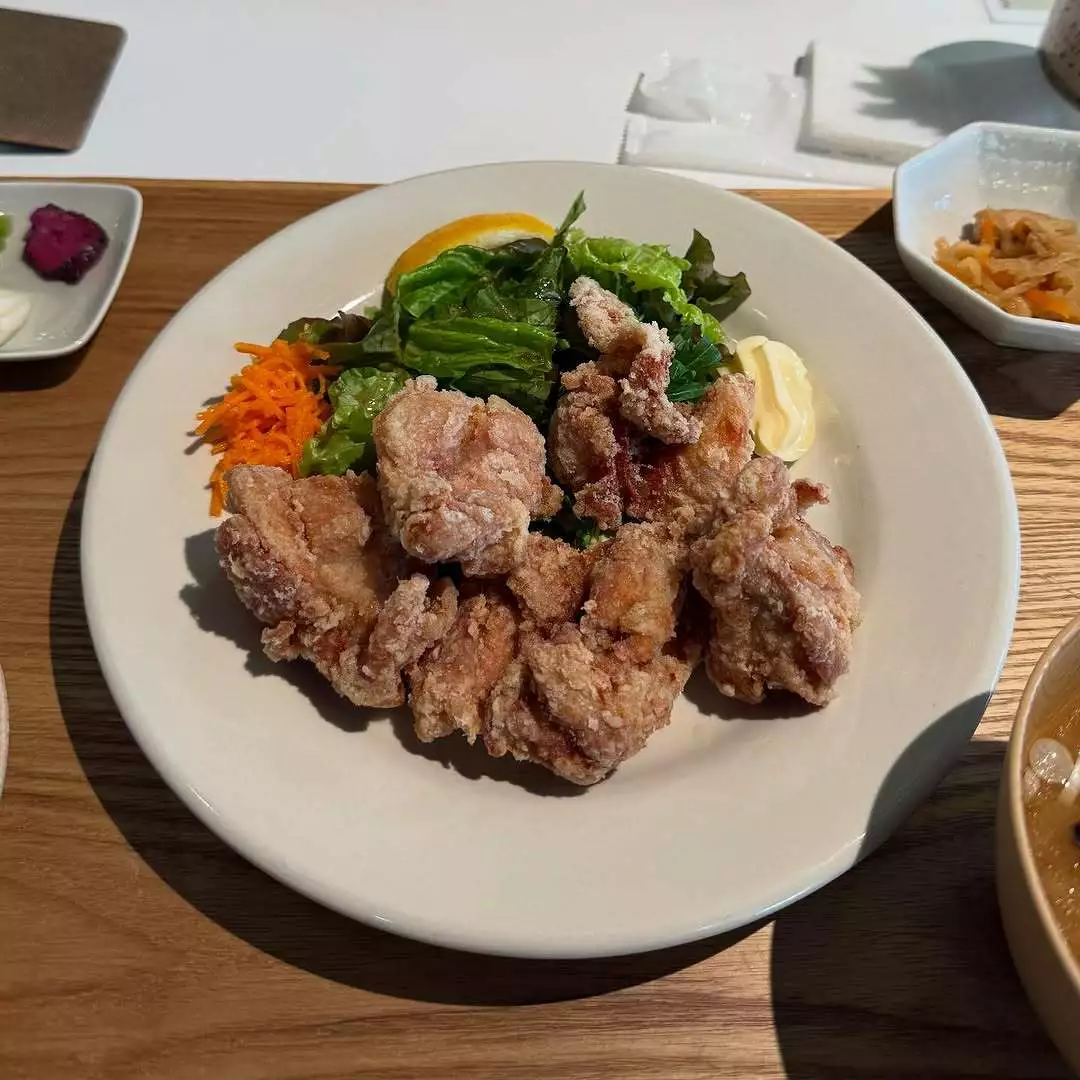 マユ