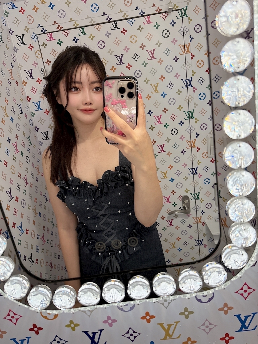 妃 えりな