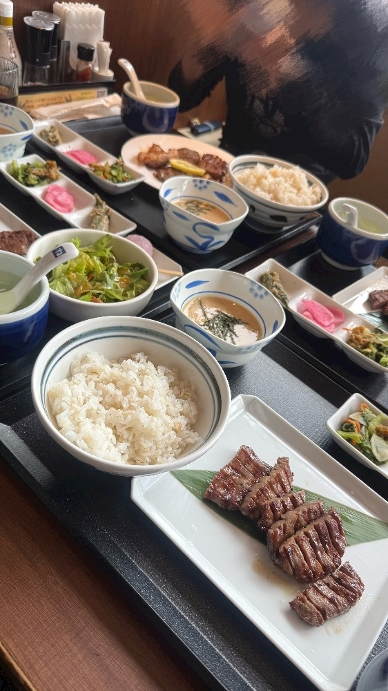 ティラノまな