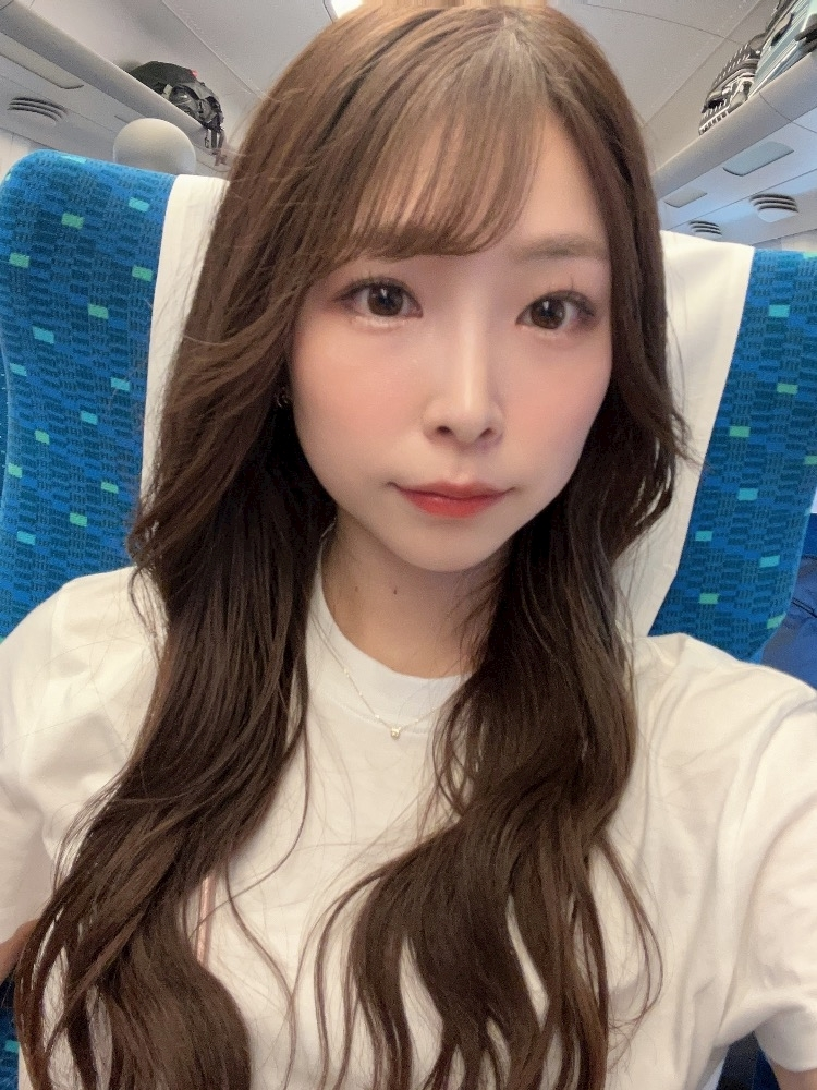 麗日 ひな