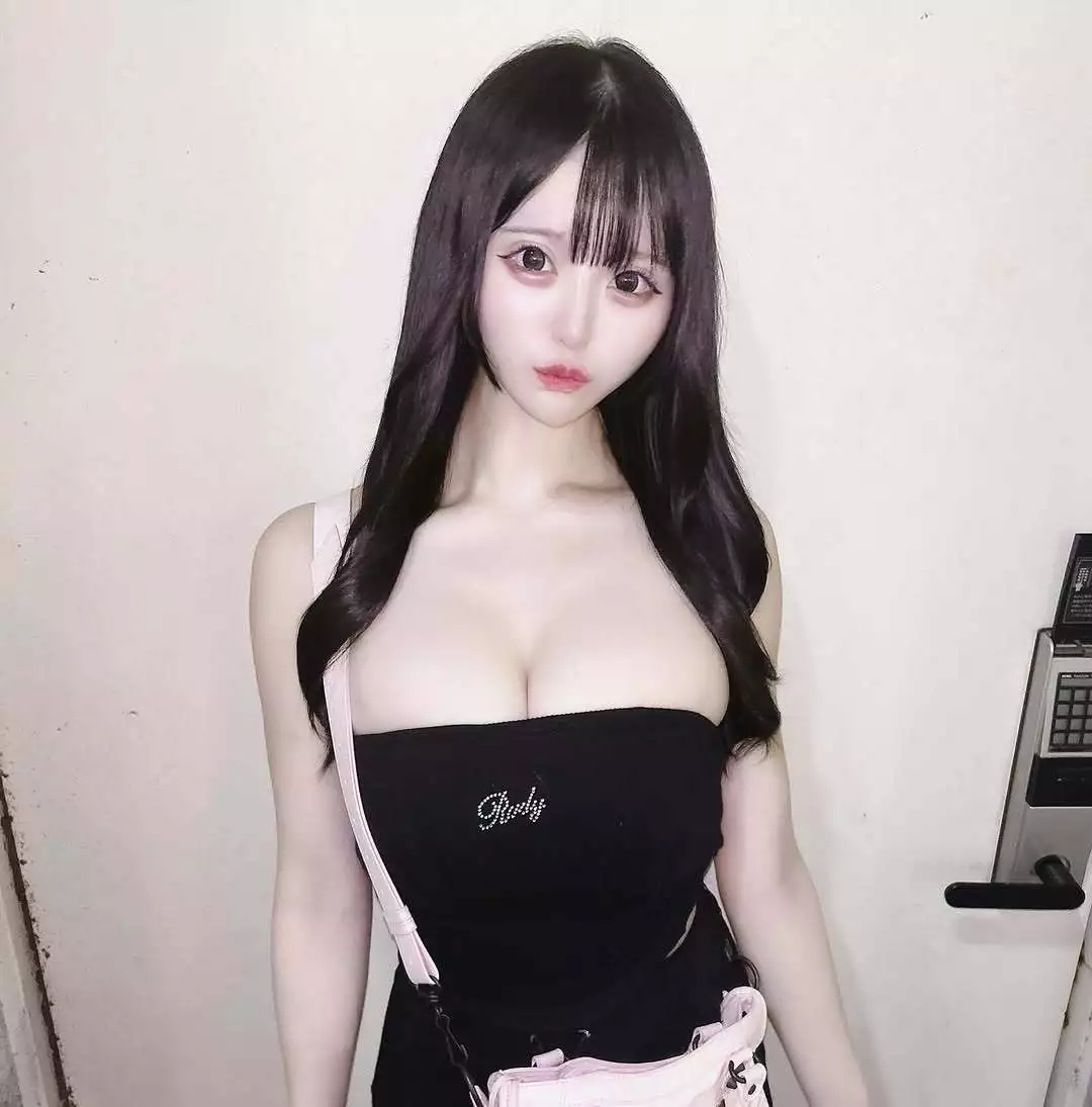 水無月 ゆゆ