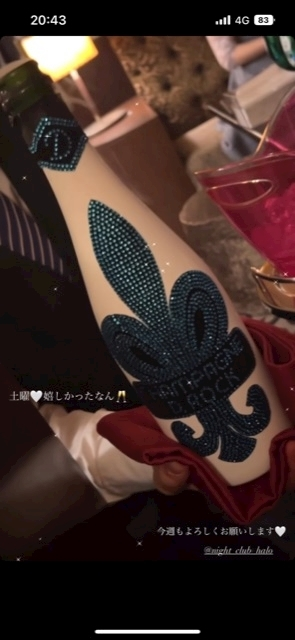 由依