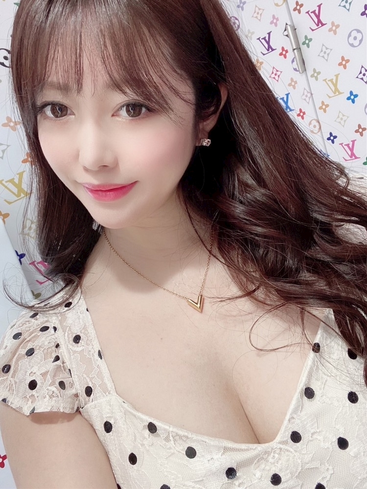 妃 えりな