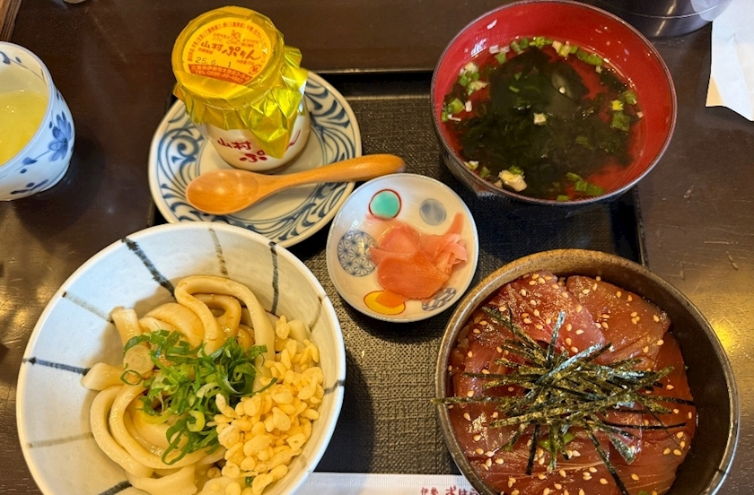 朝倉 しおり