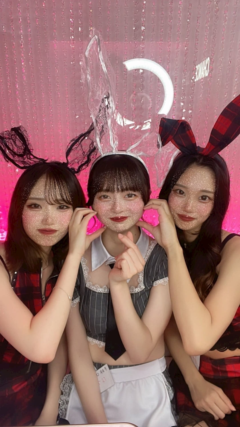 な つ