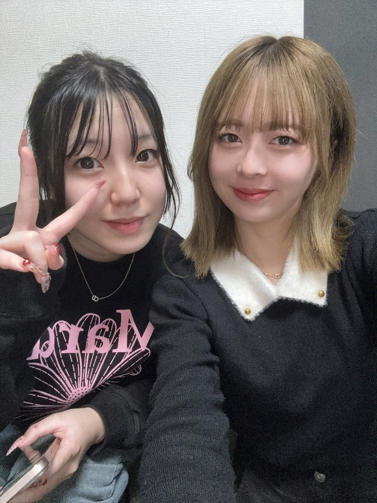な つ