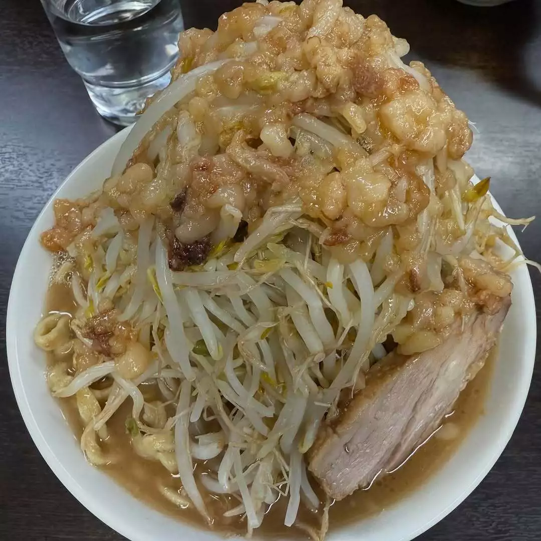 マユ
