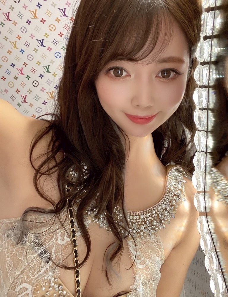 妃 えりな